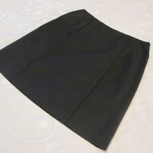 GIANNI PETITE BLACK LINED SKIRT - Picture 3 of 14